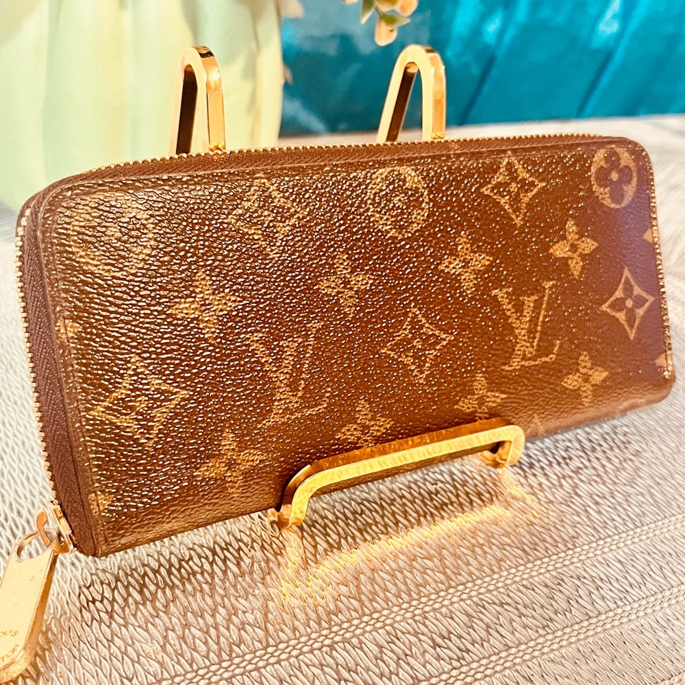 Louis Vuitton Monogram long zippy Wallet - Picture 3 of 15